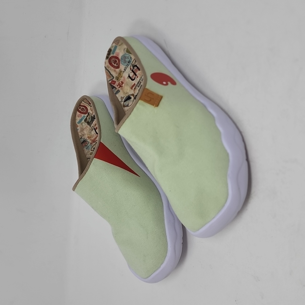 UiN Toledo Marbella Light Green Slippers Mules Size 5.5